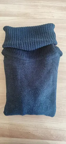 Pull col roulé noir taille S