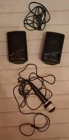 pour pièces : 2 petites enceintes Panasonic et 1 micro