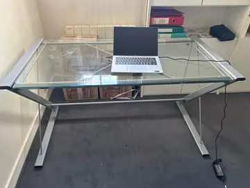 bureau verre et metal
