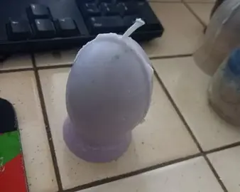 Bougie œuf couleur violet claire , parfum = violette , fabriqué part moi