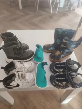 Lot chaussure enfant pointure 24-25