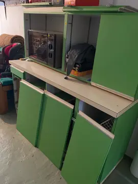 cuisine Formica année 75,siège bébé 9-36kg,canapé en orme, sommier 140 à ressorts, chaises bistrot
