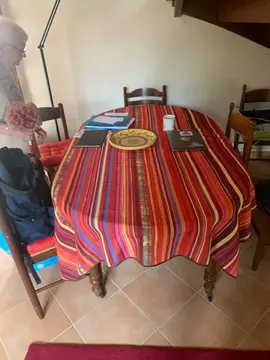 Table en bois et 6 chaises