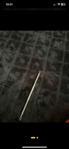 ustensiles pour enlever les boutons et points noirs