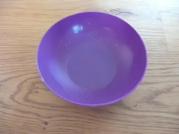 Petit contenant violet tupperware