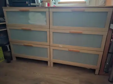 2 commodes en contre-plaqué façon hêtre. 1m de haut x 80 cm de largeur x 40 cm profondeur