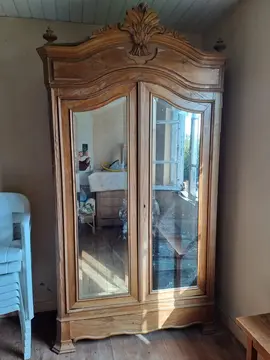 armoire ancienne à restaurer