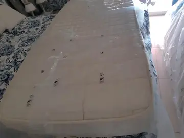 DEUX MATELAS DE 80 CM EN TRES BON ETAT