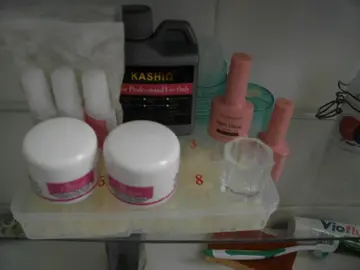 NECESSAIRE POUR POSE DE FAUX ONGLES