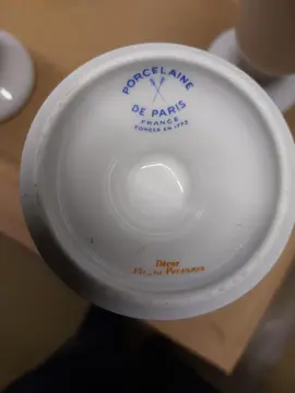 5 masagrans porcelaine de Paris, décor : Fleur persanes