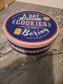 boîte en métal vide