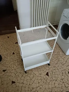 Meuble IKEA NISSAFORS — usé mais encore utile