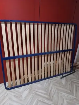sommier plus 4 pied en très bon état