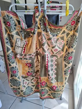 foulard motifs kaki/beige/rouge
