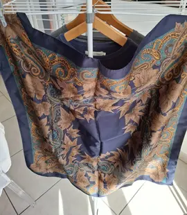 Foulard motifs bleu/marron