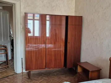 Donne armoire à trait horizontal
