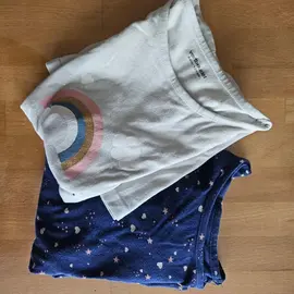 2 chemises de ́nuit 128 cm