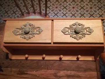 petite étagère à accrocher
