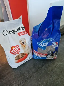 2 sacs de croquettes pour chien