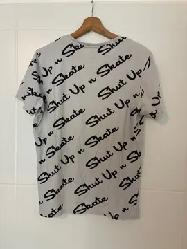 t-shirt blanc à motifs