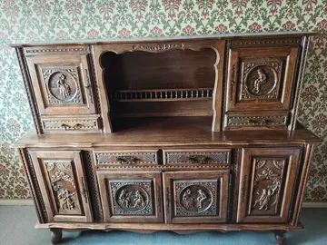 buffet en chêne sculpté