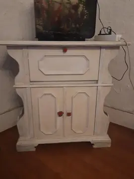 Donne buffet et petit meuble