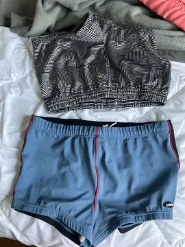 deux maillots de bain homme taille S et M marque HOM