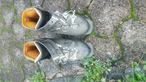 vieilles chaussures de ski