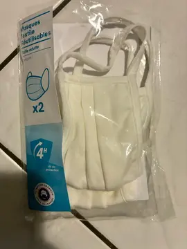 Lot de 2 masques en tissus neuf