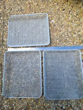3 corbeilles à Courrier A4 en métal dimensions 35,5L x 29,5l x 3,7H centimètres