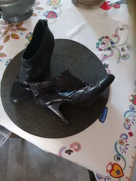 bottines noires imprimé serpent
