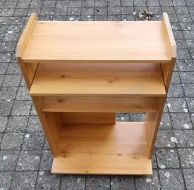 Bureau d'ordinateur à roulettes
