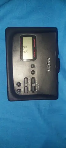 Sanyo Walkman model MGR-908(k) le mécanisme se tourne j'ai pas cassette pour tester, radio FM et AM
