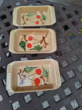 3 ramequins