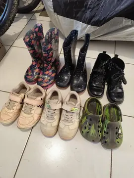 Lot de chaussures enfant