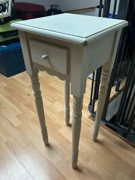 petit meuble avec tiroir