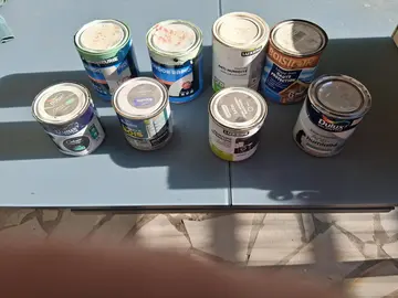 pot de peinture