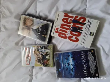 lot 4 cassettes vidéo