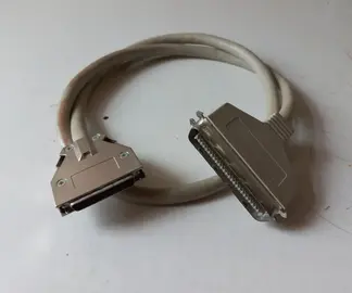 Câble SCSI 1 (centronics50 mâle) - SCSI 2 (50 pin mâle)