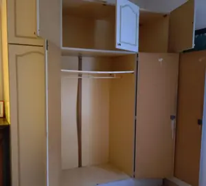 armoire de panneau agglo melaminé, hauteur 220, largeur 200 , profondeur 55, 4 portes basses 4 hau