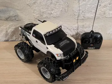 Voiture radiocommandée 4x4