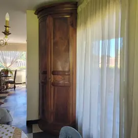 armoire en bois
