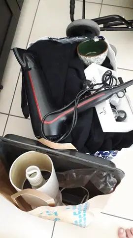 2 sacs divers objets et vêtements