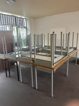 20 tables 170x60x60 bois et métal