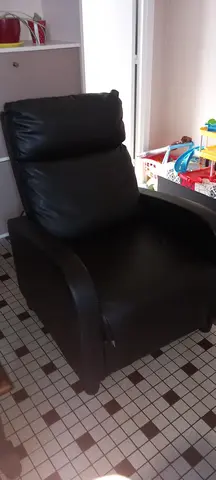 fauteuil et table basse