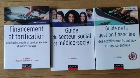 3 livres Finance établissements sociaux et médico-sociaux