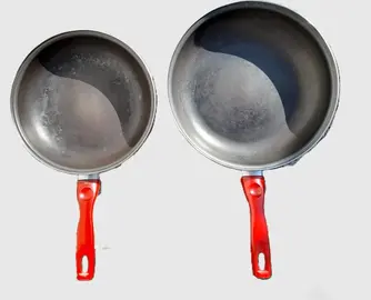 Deux poêles pour bricolage