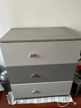commode en différents tons de gris