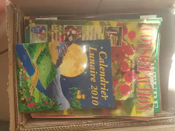 nombreux magazines bio contact, consom'action