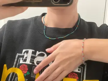 collier et bracelet perles fantaisie
